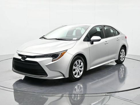 Used 2023 Toyota Corolla LE image 1
