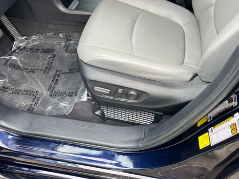 Used 2025 Toyota Sienna XLE image 24