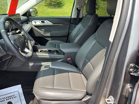Certified 2025 Ford Explorer Active w/ Active Comfort Package AWD/4WD image 11