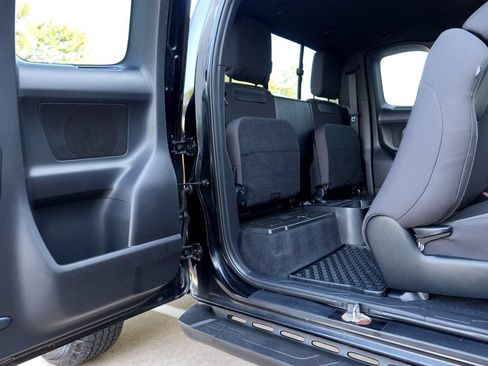 Used 2016 Toyota Tacoma TRD Off-Road AWD/4WD image 40