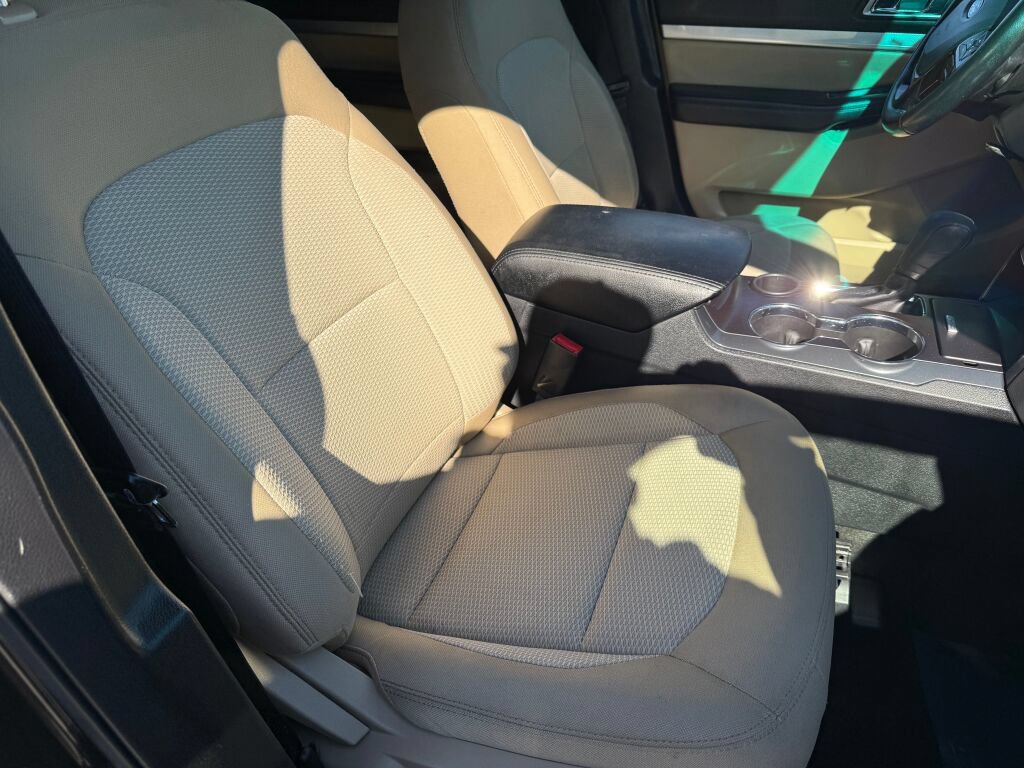 Used 2017 Ford Explorer XLT FWD image 27