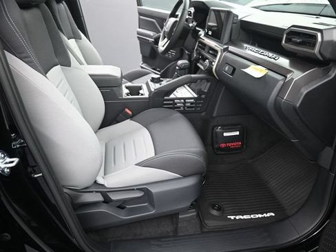 Used 2025 Toyota Tacoma TRD Off-Road AWD/4WD image 23