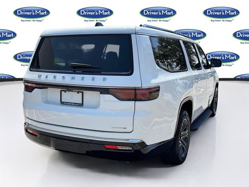 Used 2024 Jeep Wagoneer L Series II RWD image 7