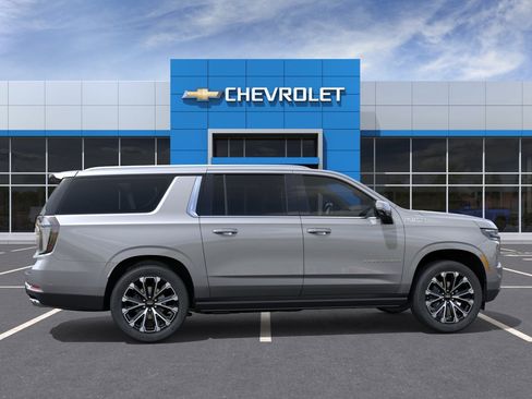 New 2026 Chevrolet Suburban High Country AWD/4WD image 29