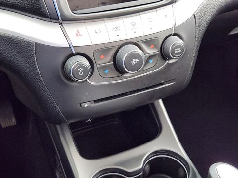 Used 2019 Dodge Journey SE FWD image 24