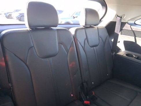 Used 2024 Kia Sorento S image 11