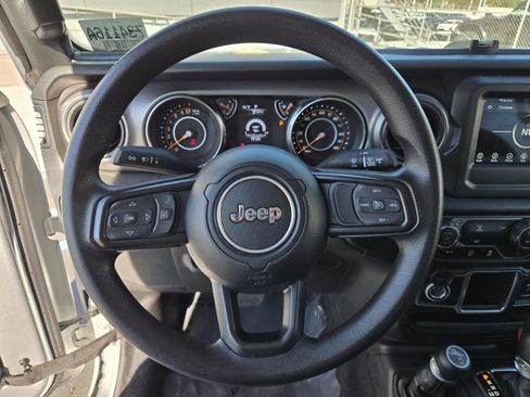 Certified 2023 Jeep Gladiator Sport image 17