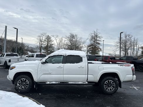 Used 2020 Toyota Tacoma TRD Sport image 9