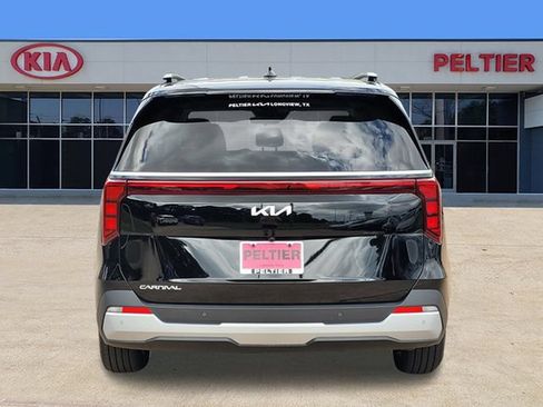 New 2026 Kia Carnival EX FWD image 4