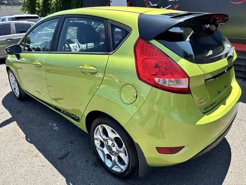 Used 2013 Ford Fiesta Titanium w/ Black Sport Appearance Pkg FWD image 4