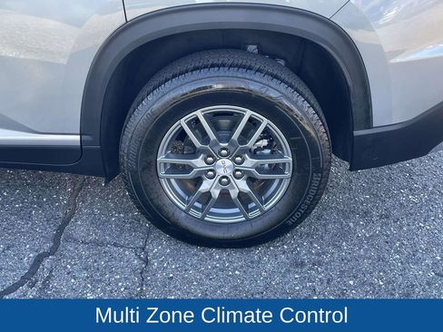 Used 2025 GMC Acadia Elevation image 10