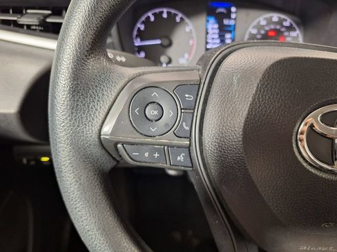 Used 2025 Toyota Corolla LE FWD image 17