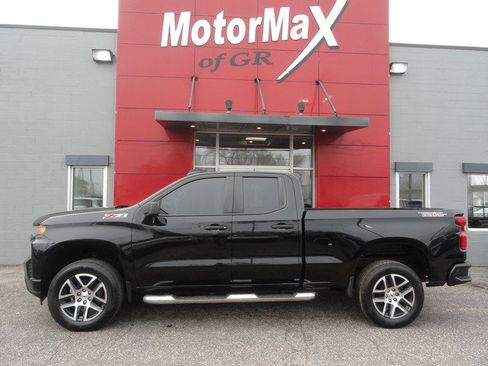 Used 2019 Chevrolet Silverado 1500 Custom Trail Boss w/ Custom Convenience Package AWD/4WD image 5