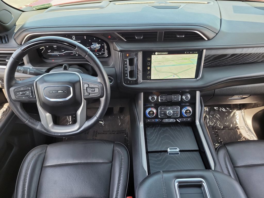 Used 2024 GMC Yukon Denali w/ Advanced Technology Package AWD/4WD image 4
