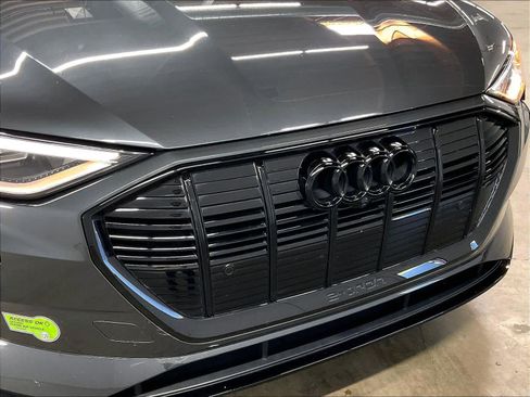 Certified 2023 Audi e-tron Premium Plus w/ Premium Plus Package AWD/4WD image 31