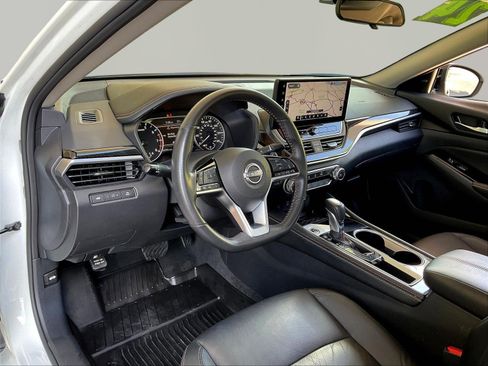 Used 2024 Nissan Altima 2.5 SR w/ SR Premium Package FWD image 16