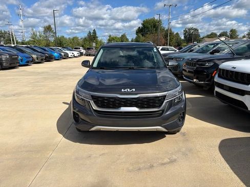 Used 2023 Kia Seltos S w/ Navigation Package AWD/4WD image 3