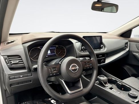 Used 2023 Nissan Rogue SV image 10