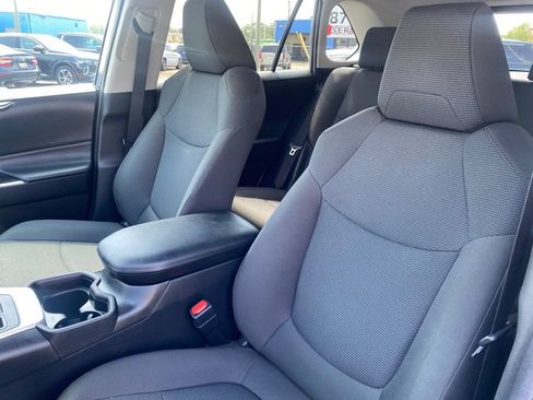 Used 2021 Toyota RAV4 LE w/ Carpet Mat Package (TMS) FWD image 10