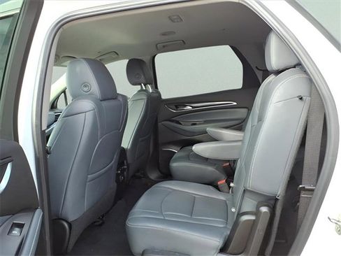 Used 2021 Buick Enclave Essence image 8