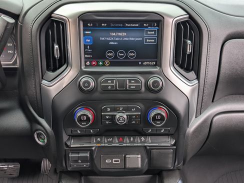 Used 2021 Chevrolet Silverado 1500 RST AWD/4WD image 24