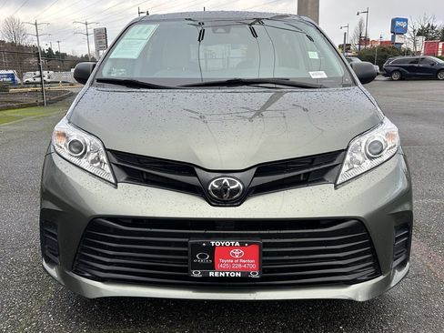 Certified 2020 Toyota Sienna L image 2