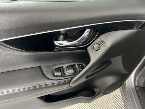 Used 2018 Nissan Rogue Sport SL w/ SL Premium Package image 18