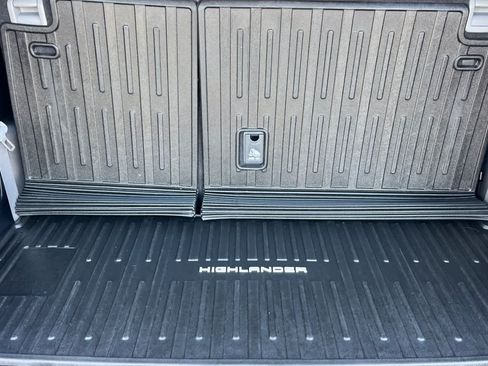 Certified 2024 Toyota Highlander Platinum AWD/4WD image 17