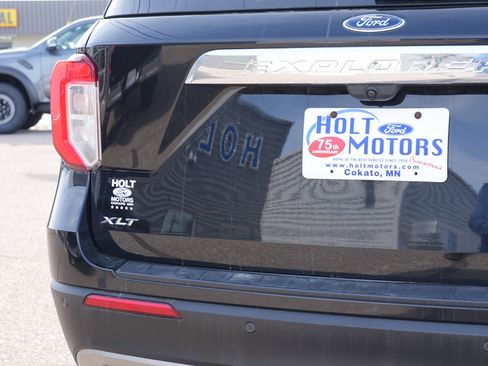 Used 2020 Ford Explorer XLT w/ Equipment Group 202A image 12