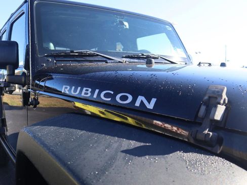 Used 2014 Jeep Wrangler Unlimited Rubicon w/ Connectivity Group AWD/4WD image 29