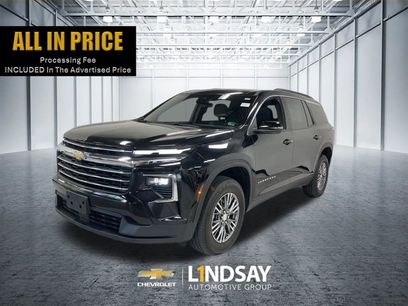 Used 2025 Chevrolet Traverse LT