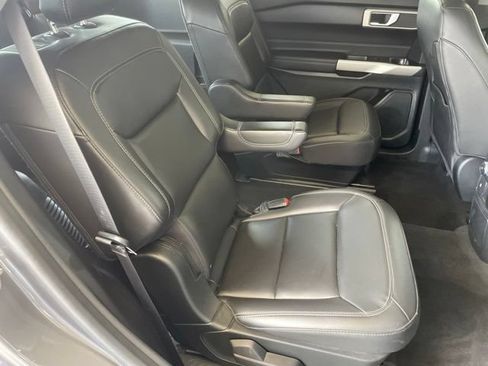Used 2022 Ford Explorer XLT w/ Equipment Group 202A AWD/4WD image 46