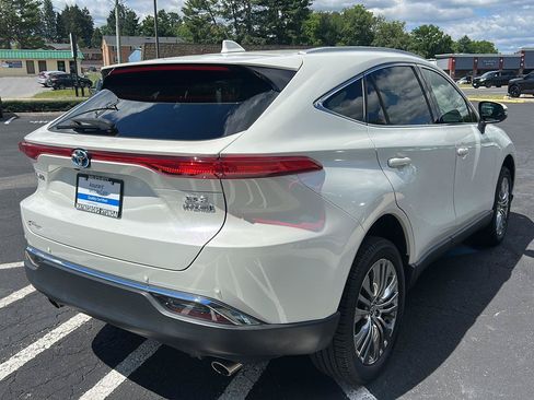 Used 2022 Toyota Venza XLE AWD/4WD image 10