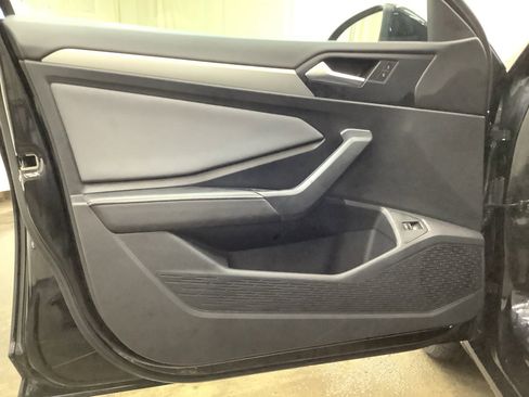 Used 2025 Volkswagen Jetta SE image 12