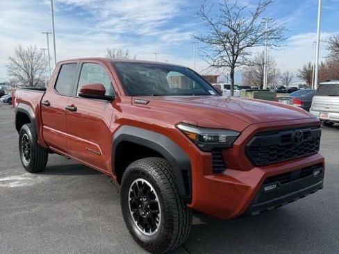 Used 2025 Toyota Tacoma TRD Off-Road w/ TRD Off Road Upgrade Package image 4