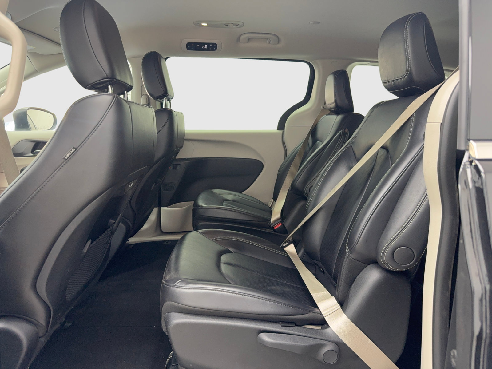Used 2023 Chrysler Pacifica Touring-L FWD image 34