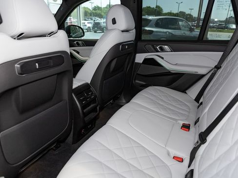 Used 2024 BMW X5 xDrive40i w/ Premium Package AWD/4WD image 9