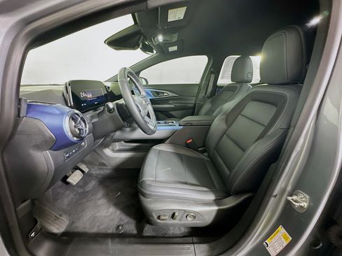 Used 2024 Chevrolet Equinox EV LT FWD image 13