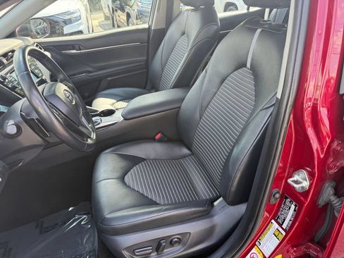 Used 2018 Toyota Camry SE w/ Moonroof Package FWD image 10