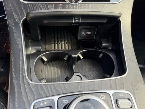 Certified 2019 Mercedes-Benz E 300 4MATIC image 21