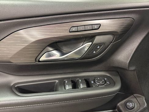 Certified 2024 GMC Terrain SLT image 22