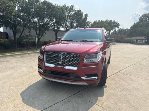 Used 2018 Lincoln Navigator Reserve AWD/4WD image 4