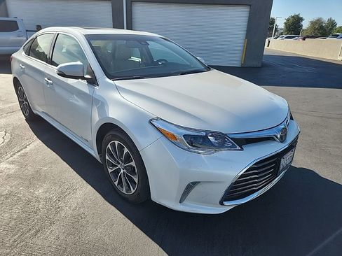 Used 2017 Toyota Avalon XLE Premium w/ Preferred Accessory Package image 7