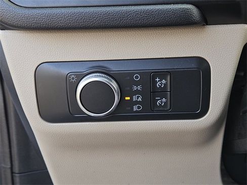 Used 2020 Ford Escape SE image 25