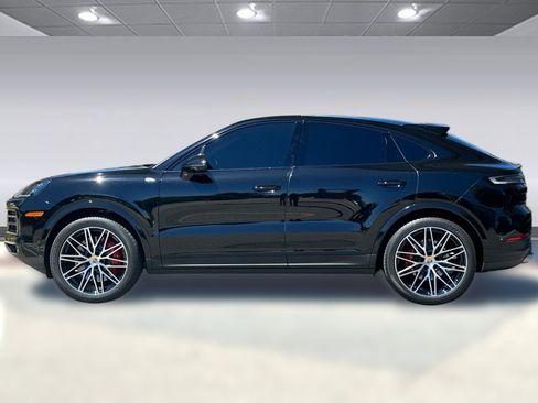 Used 2024 Porsche Cayenne S AWD/4WD image 2