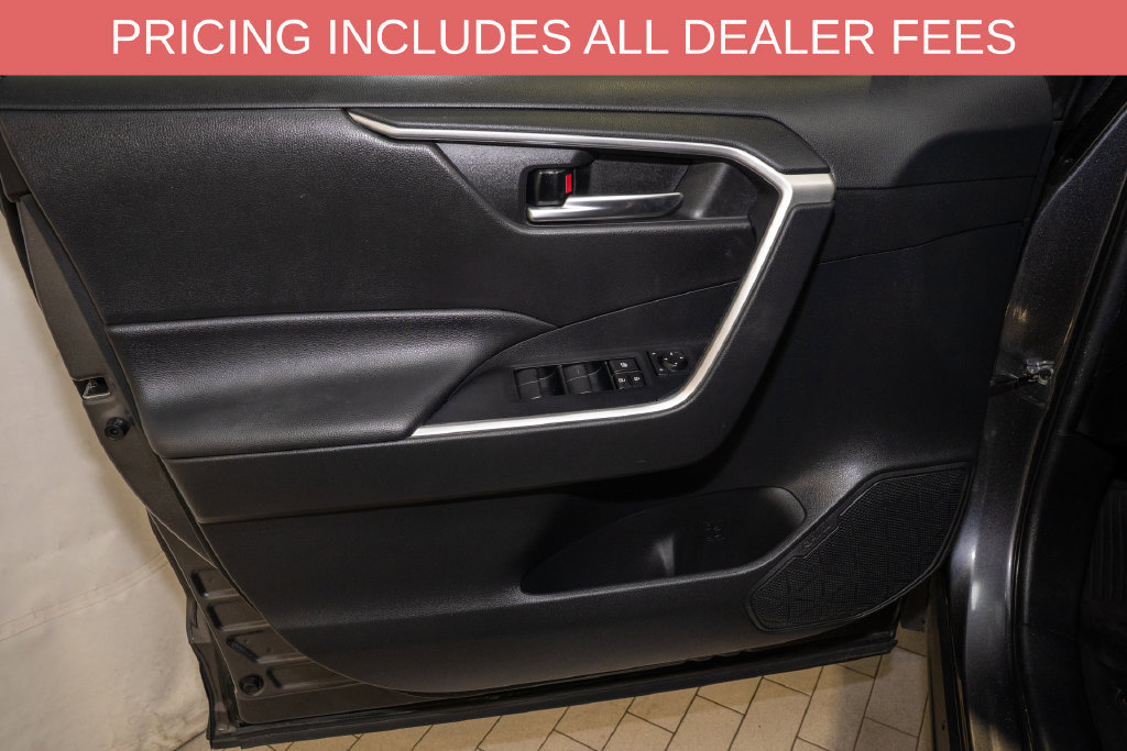 Used 2021 Toyota RAV4 XLE AWD/4WD image 11