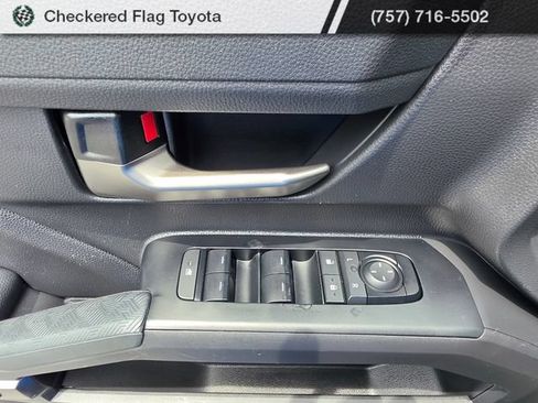 Used 2025 Toyota Tacoma TRD Sport AWD/4WD image 21