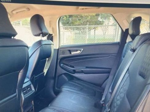 Used 2024 Ford Edge Titanium image 2