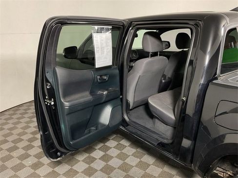 Used 2016 Toyota Tacoma TRD Sport image 29