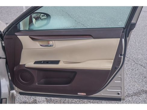 Used 2017 Lexus ES 350 w/ Premium Package FWD image 17